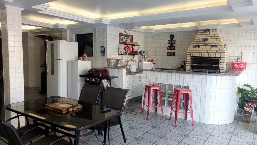 Sobrado à venda com 7 quartos, sendo 6 suítes, em Jardim Franca, São Paulo, SP