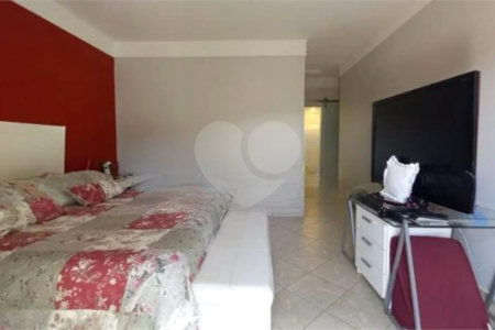 Casa à venda com 3 suítes no condomínio Vale da Santa Fé, Vinhedo - SP