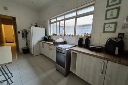 Sobrado à venda com 4 quartos, sendo 2 suítes, em Vila Romana, São Paulo, SP