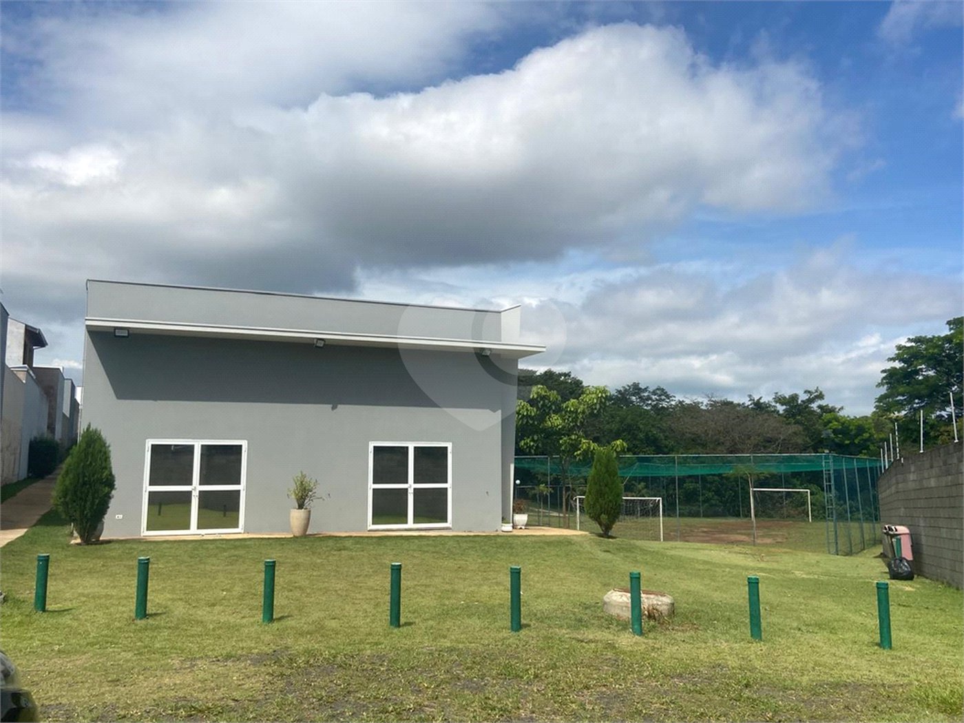 Casa à venda com 3 quartos, sendo 1 suíte, no condomínio Jardim Guarujá, Salto - SP