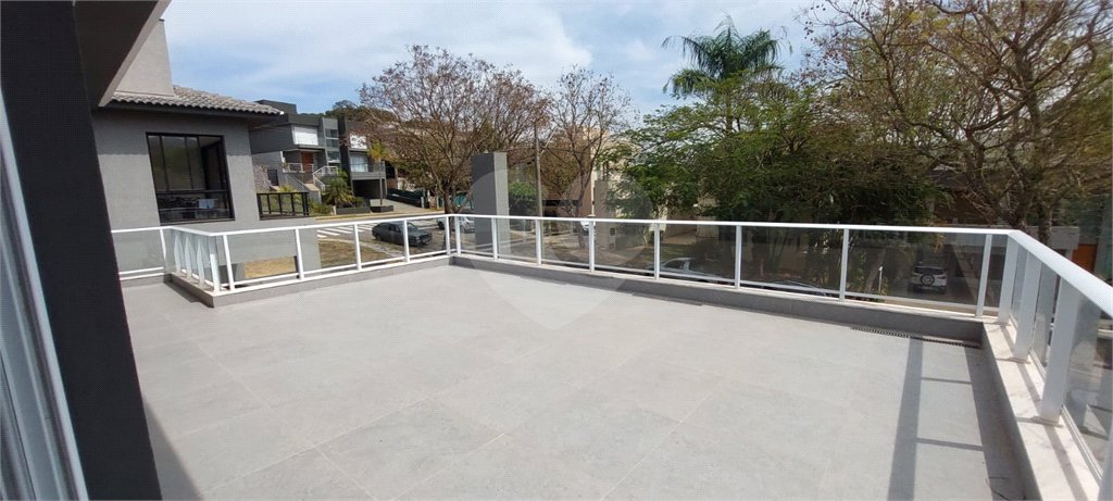 Casa à venda com 3 suítes no condomínio Figueira Garden, Atibaia - SP