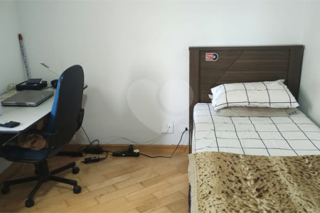 Apartamento à venda com 3 quartos, sendo 1 suíte,  em Campo Grande, São Paulo, SP