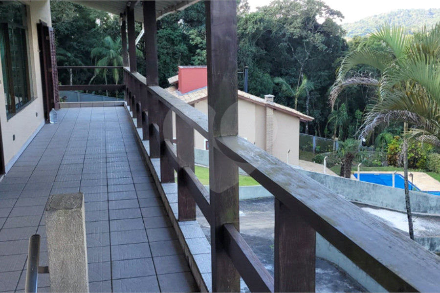 Casa à venda com 5 quartos, sendo 2 suítes, no condomínio Alpes da Cantareira, Mairiporã - SP