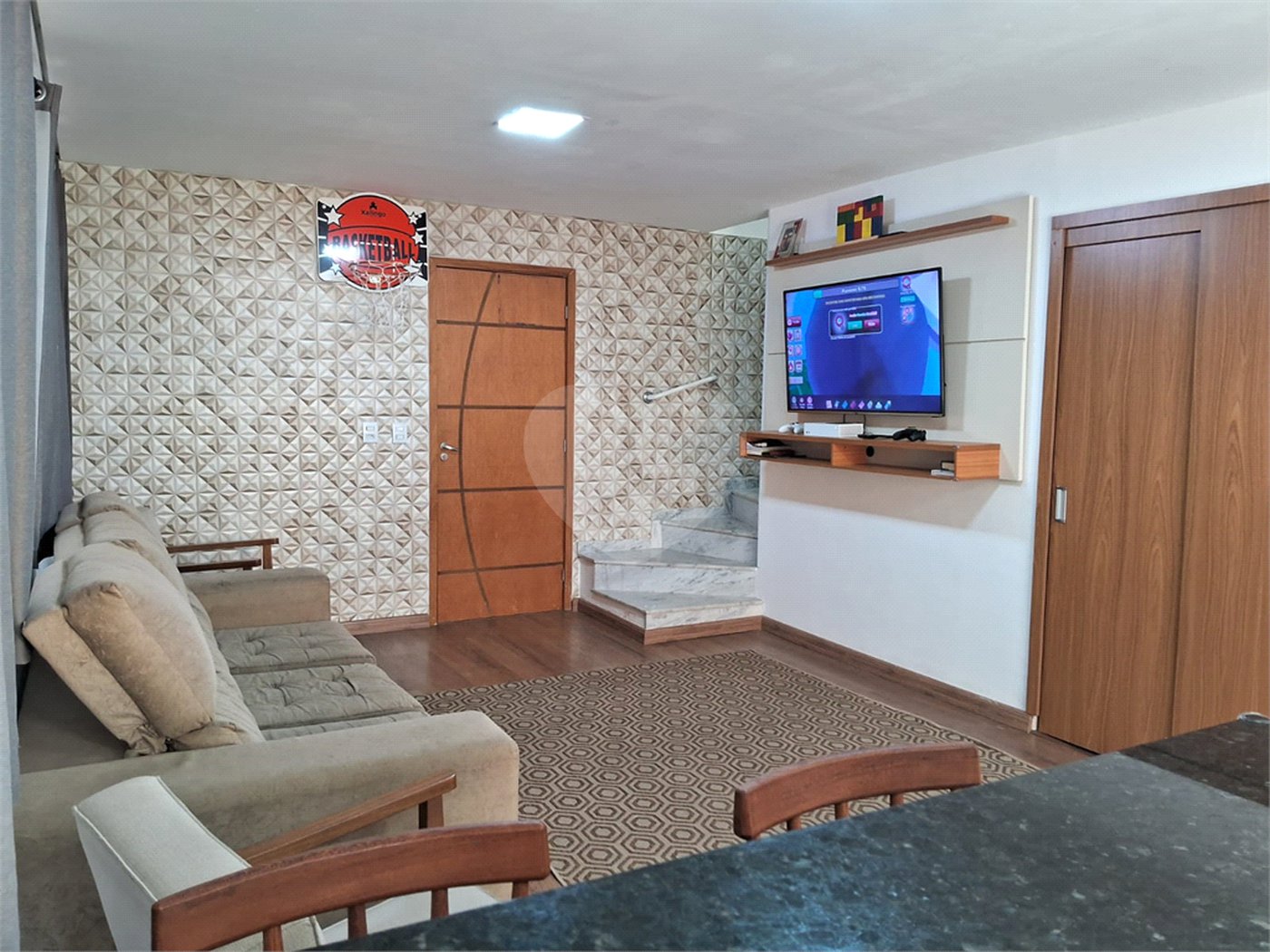 Casa de Vila à venda com 3 quartos, sendo 1 suíte, em Vila Pasti, Louveira, SP