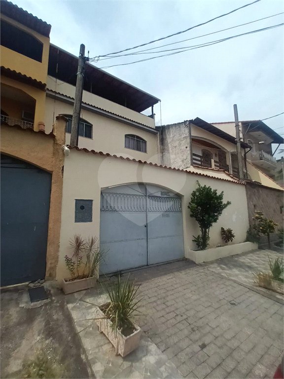 Casa à venda com 2 quartos, sendo 1 suíte, no condomínio Parque Central, Rio de Janeiro - RJ
