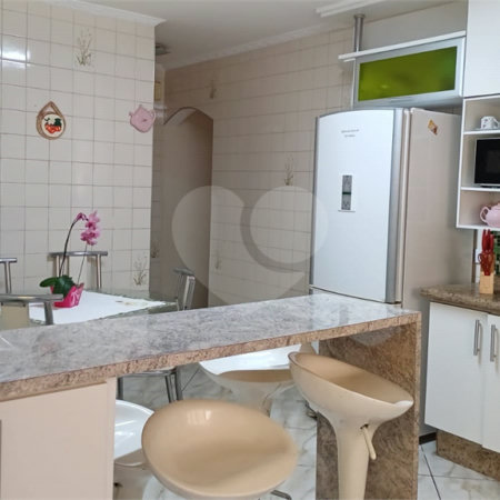Sobrado à venda com 3 quartos em Vila Giordano, São Paulo, SP