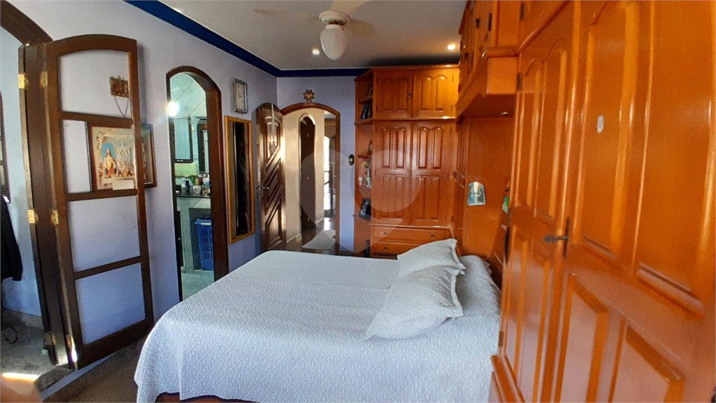 Casa à venda com 4 quartos, sendo 1 suíte, em Bangu, Rio de Janeiro, RJ