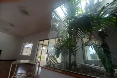 Casa térrea no Condomínio Faber I.