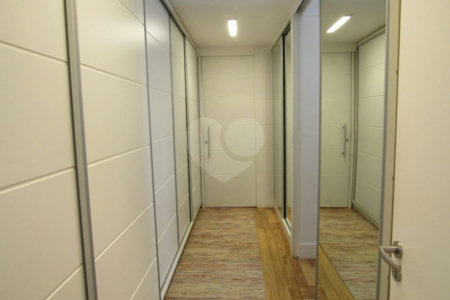 Apartamento à venda com 3 suítes em Real Parque, São Paulo, SP