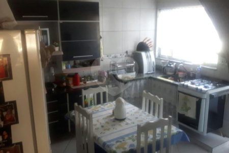Casa à venda com 2 quartos, sendo 1 suíte, no condomínio Travessa Carmem Lúcia Carneiro,88, São Paulo - SP