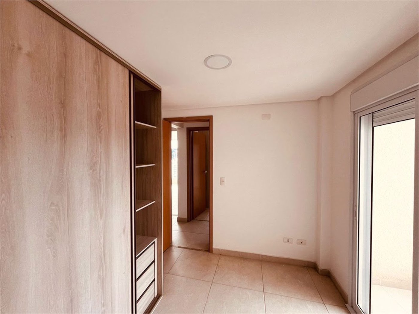 Apartamento com Varanda Gourmet em Condomínio Clube na Enseada – 2 Dormitórios