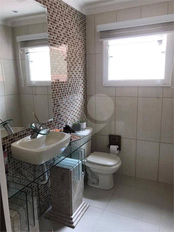 Sobrado à venda com 3 quartos, sendo 1 suíte,  em Vila Varela, Poá, SP