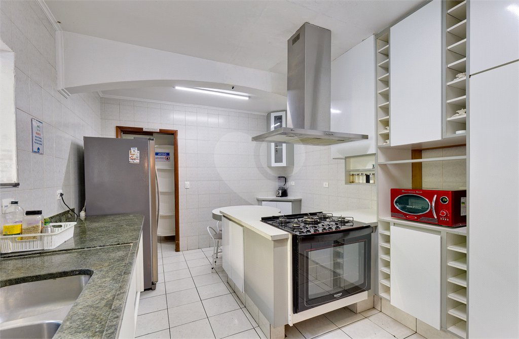 Casa Térrea à venda com 5 quartos, sendo 2 suítes, em Alto da Boa Vista, São Paulo, SP