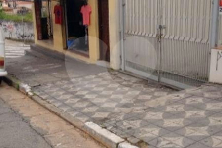 Sobrado à venda com 3 quartos, sendo 1 suíte,  em Parque Vitória, São Paulo, SP