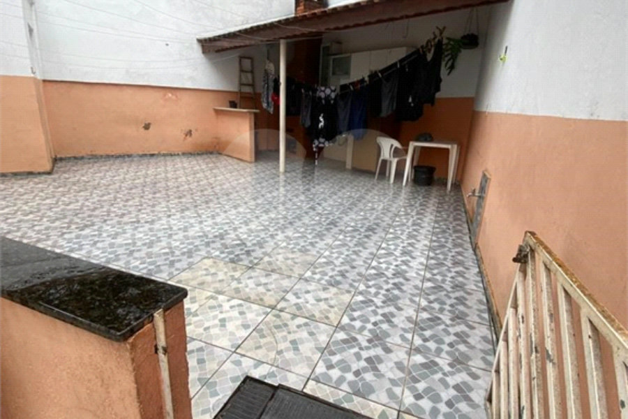 Casa à venda com 3 quartos, sendo 2 suítes, no condomínio Ibarra, São Paulo - SP