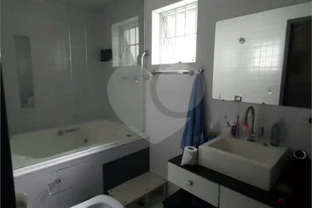 Sobrado à venda com 8 quartos, sendo 3 suítes, em Tucuruvi, São Paulo, SP