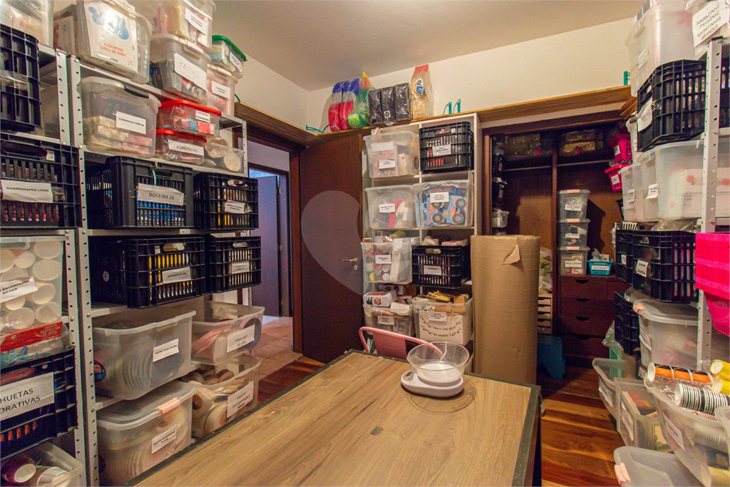 Casa à venda com 3 quartos, sendo 1 suíte,  no condomínio Jardim Hipico, São Paulo - SP