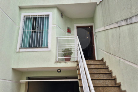 Sobrado à venda com 2 quartos, sendo 1 suíte, em Vila Nivi, São Paulo, SP