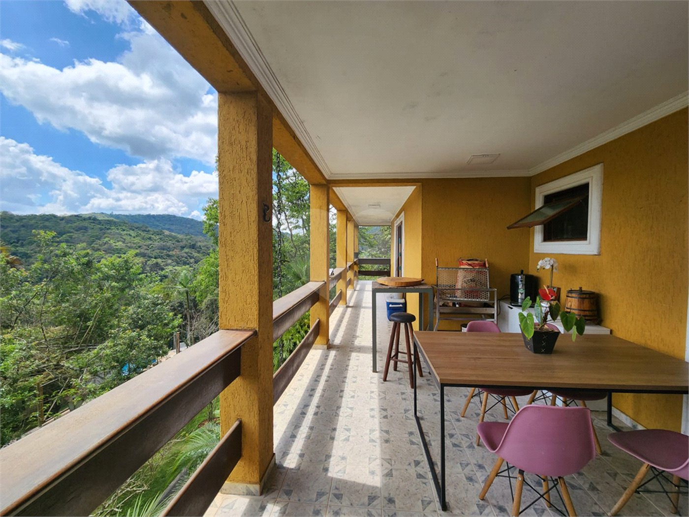 Casa à venda com 5 suítes no condomínio Suíça da Cantareira, Mairiporã - SP