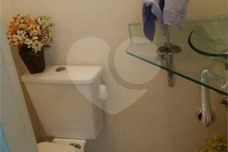 Casa à venda com 3 quartos, sendo 1 suíte, no condomínio Residencial Água Fria, São Paulo - SP