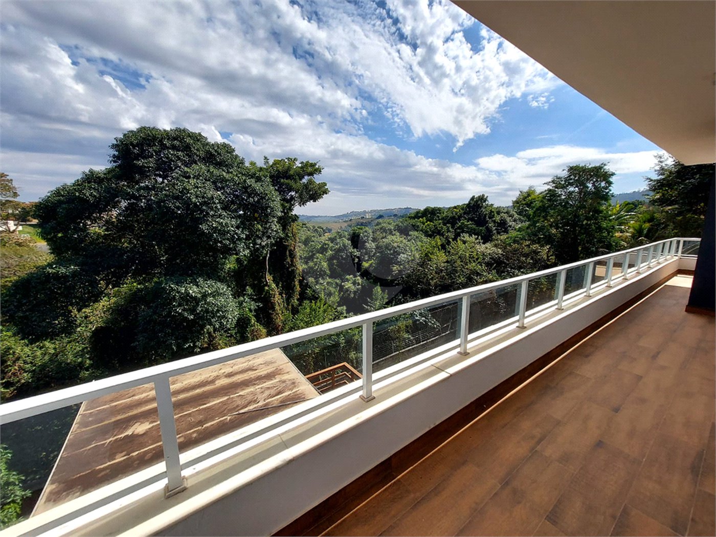 Casa à venda ou para alugar com 4 suítes no condomínio Jardim Primavera, Louveira - SP
