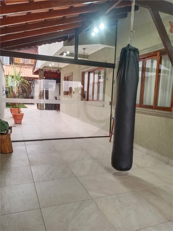 Casa à venda com 3 suítes no condomínio Aruã, Mogi das Cruzes - SP