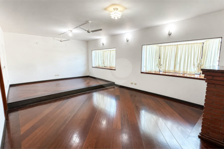 Sobrado à venda com 4 quartos, sendo 2 suítes, em Vila Pires, Santo André, SP