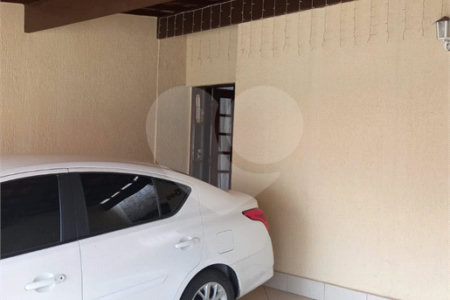 Sobrado à venda com 3 quartos, sendo 1 suíte,  em Vila Lavínia, Mogi das Cruzes, SP