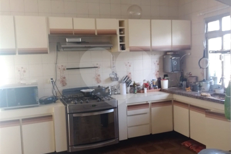 Sobrado à venda com 6 quartos, sendo 2 suítes, em Tremembé, São Paulo, SP