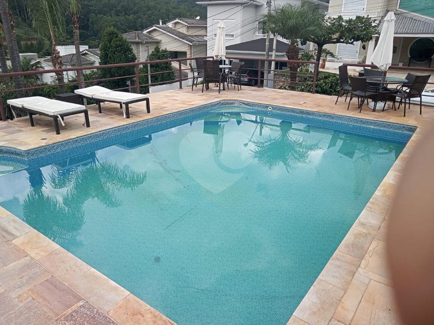 Casa à venda com 4 quartos, sendo 3 suítes, no condomínio Refúgio do Sauá I, Atibaia - SP
