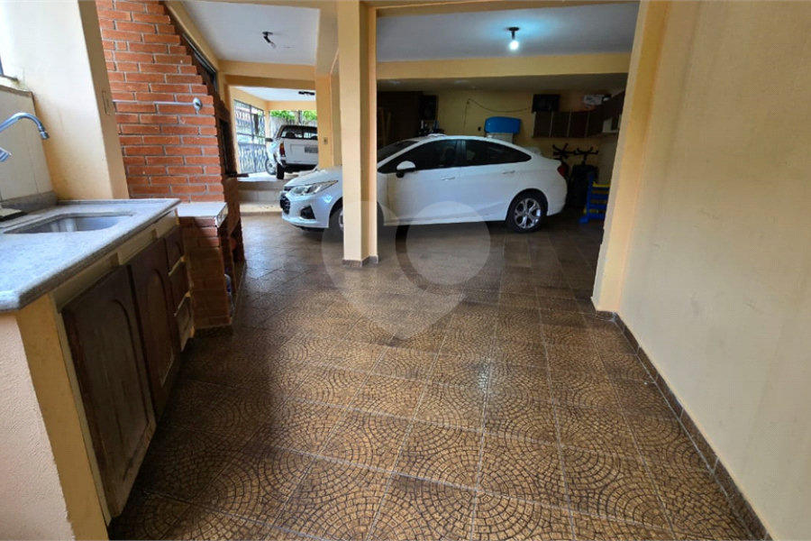 Sobrado à venda com 4 quartos, sendo 1 suíte, em Jardim Regina, São Paulo, SP