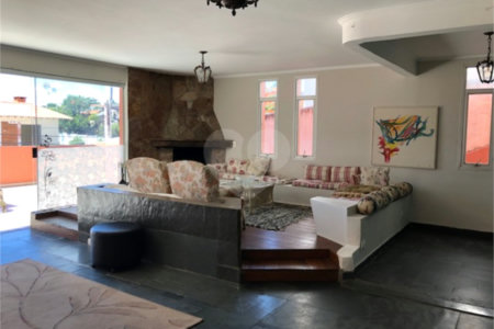 Casa à venda com 4 quartos, sendo 2 suítes,  em Jardim Leonor, São Paulo, SP