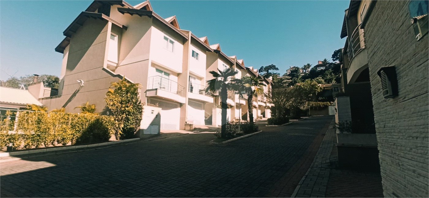 Casa à venda com 5 quartos, sendo 2 suítes,  no condomínio Floradas da Serra, São Paulo - SP