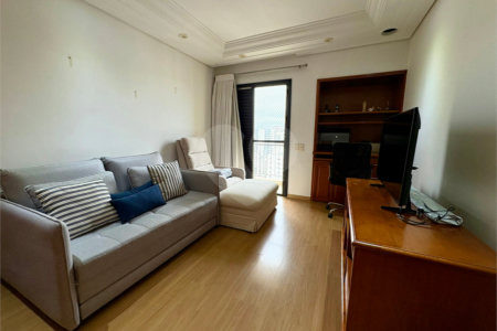 Apartamento à venda com 4 quartos, sendo 1 suíte, em Moema, São Paulo, SP