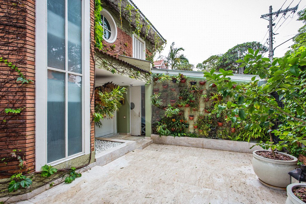 Sobrado à venda com 4 suítes em Alto da Boa Vista, São Paulo, SP