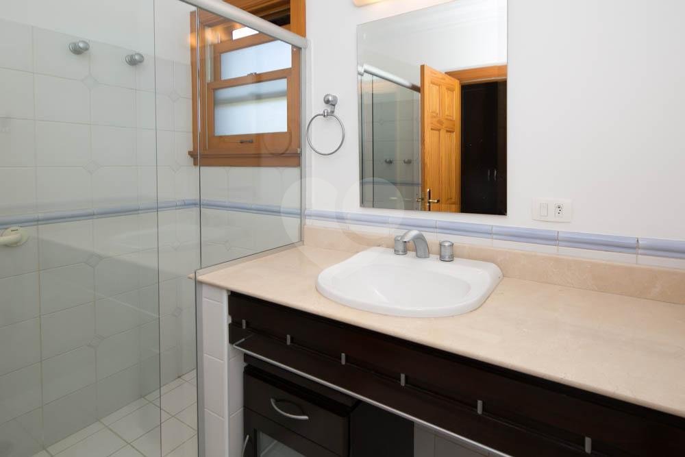 Casa à venda com 4 suítes no condomínio Jardim das Azaléias, São Paulo - SP