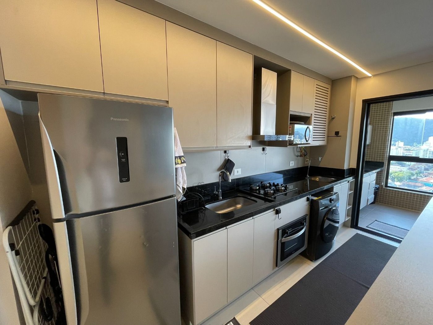 Apartamento 2 dormitórios (1 suíte), porteira fechada, 1 vaga demarcada, no José Menino, Santos