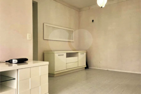 Apartamento na Chácara Inglesa com 2 dormitórios (1 suite), varanda, vista livre e vaga