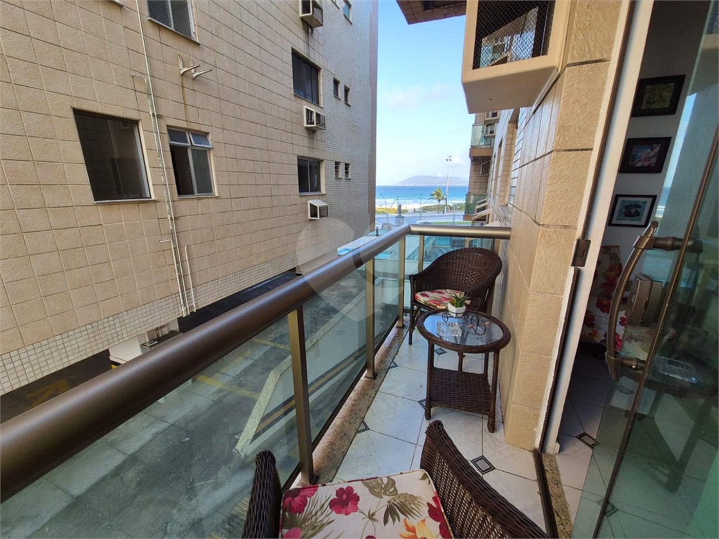 Apartamento à venda com 3 quartos, sendo 1 suíte,  no Centro, Cabo Frio, RJ