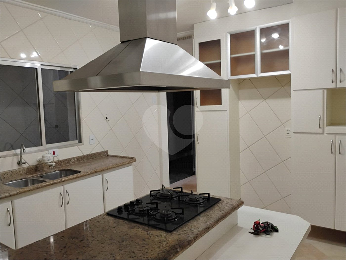 Sobrado à venda com 3 quartos, sendo 1 suíte, em Vila Paulista, São Paulo, SP