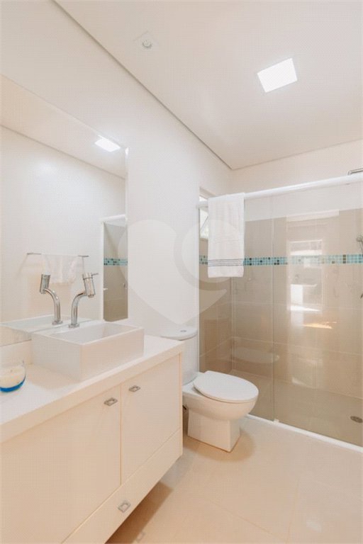 Casa à venda com 5 quartos, sendo 4 suítes, no condomínio Figueira Garden, Atibaia - SP