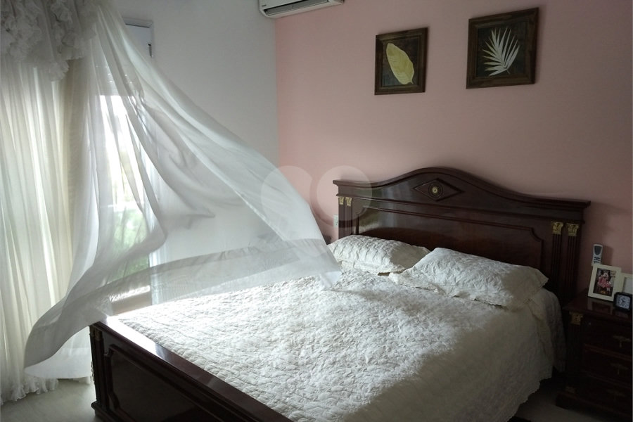 Casa Térrea à venda ou para alugar com 4 suítes em Horto, São Paulo, SP