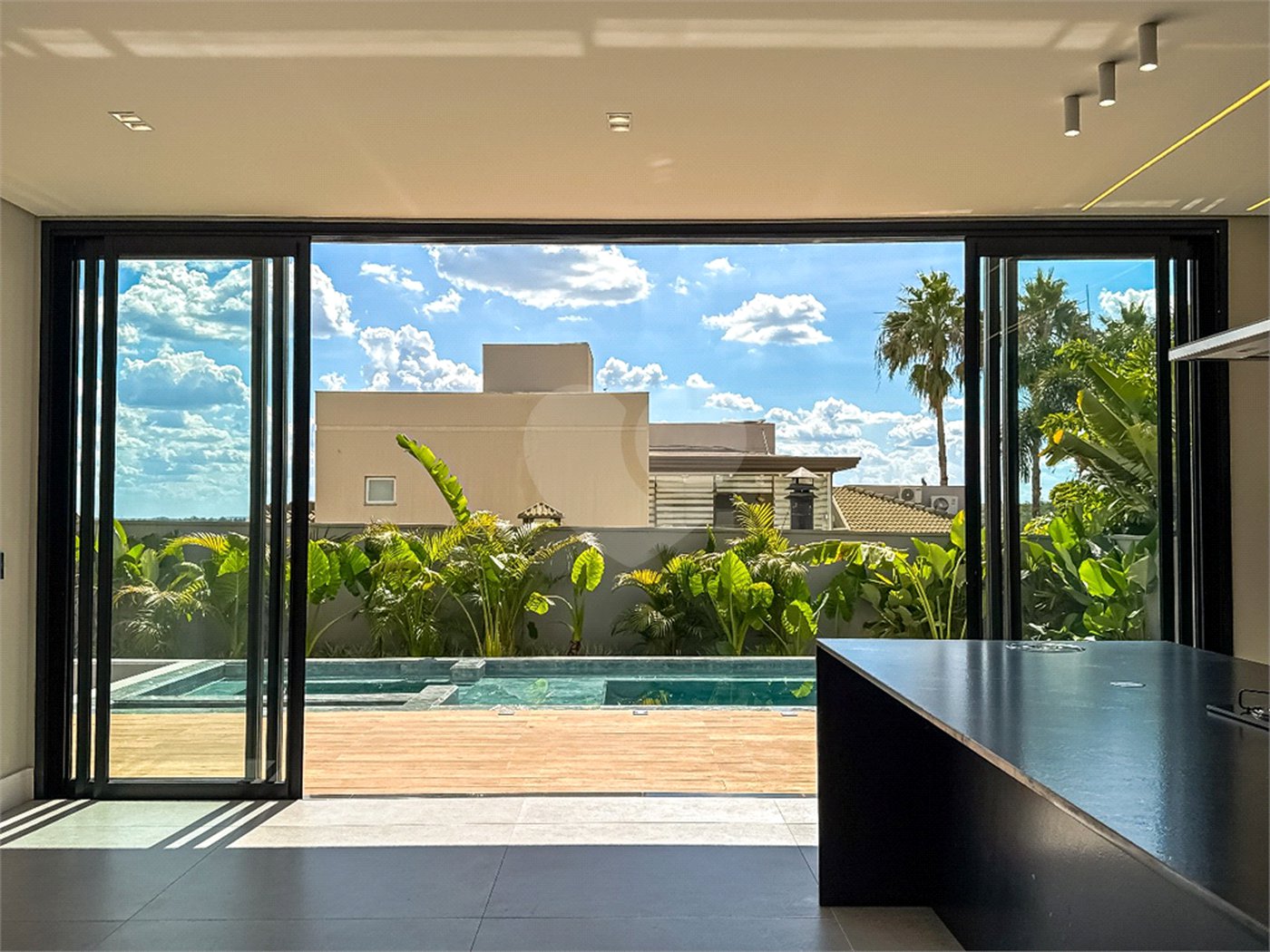 Casa à venda com 3 suítes no condomínio Jardim Vila Paradiso, Indaiatuba - SP