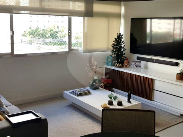 Apartamento à venda com 3 quartos, sendo 1 suíte,  em Moema, São Paulo, SP