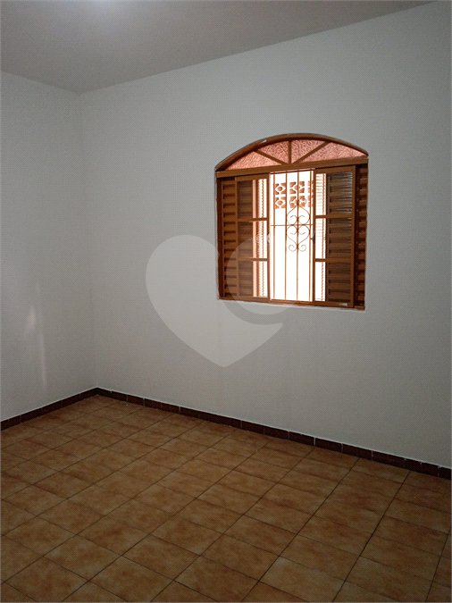 Casa à venda com 3 quartos, sendo 1 suíte,  em São Roque Country Club I, Mairinque, SP