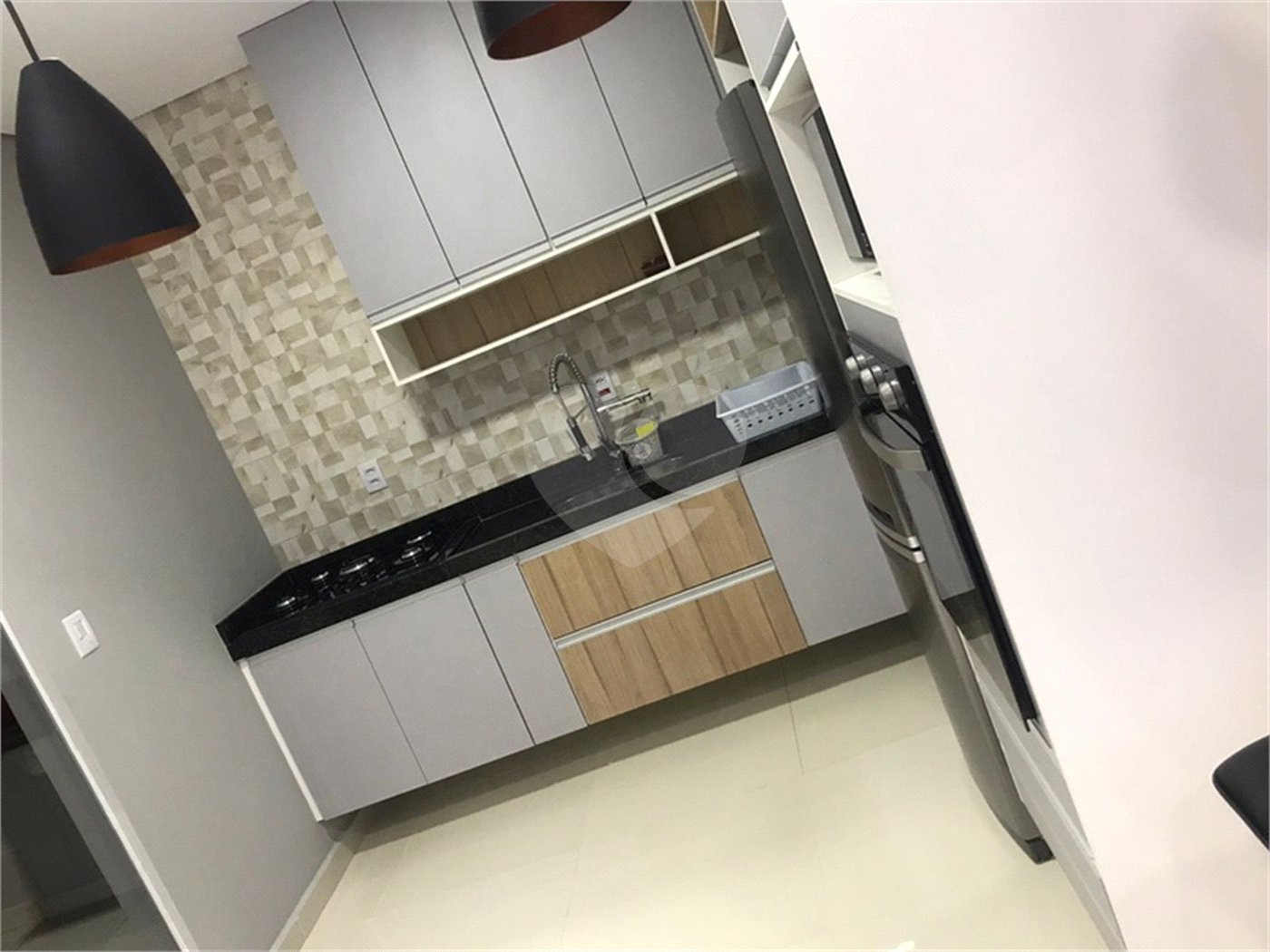 Casa à venda com 2 quartos, sendo 1 suíte, no condomínio Residencial Jardim, Sorocaba - SP