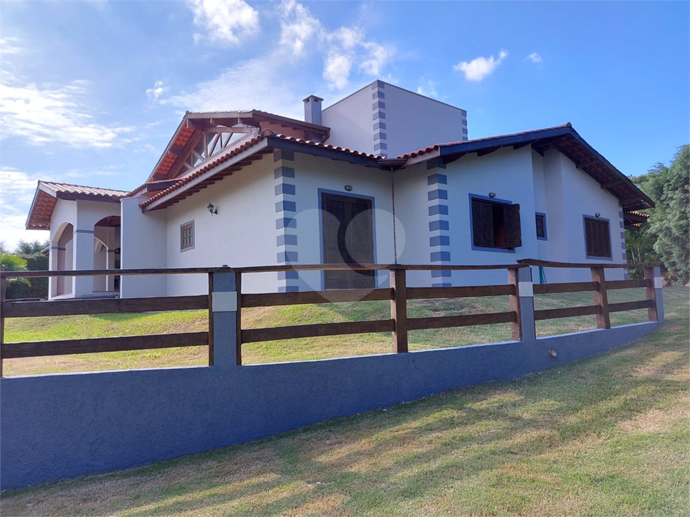 Casa à venda com 4 suítes no condomínio Monte Belo, Salto - SP