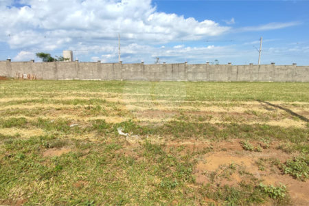 Lote à Venda em São Carlos, no Condomínio Villeneuve I