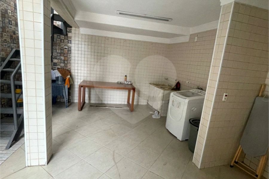 Sobrado à venda com 3 suítes em Vila Nivi, São Paulo, SP