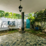 Casa à venda em Moema de 280m² com 4 dormitórios, sendo 1 suíte e 2 vagas de garagem.